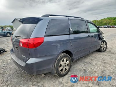 Trzecie zdjęcie samochodu z tyłu: 2010 TOYOTA SIENNA LE 7-PASSENGER VIN:5TDKK4CC4AS330173 - miniatura