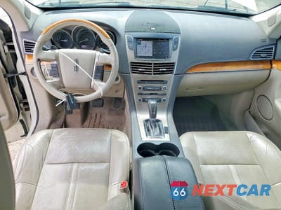 Zdjęcie 8 z 12 samochodu: 2012 LINCOLN MKT VIN:2LMHJ5AT0CBL51533 - miniatura