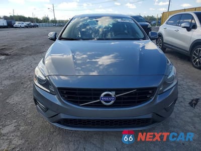 Piąte zdjęcie samochodu w środku: 2017 VOLVO S60 DYNAMIC VIN:YV140MTL1H2424490 - miniatura