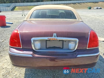 Zdjęcie 6 z 12 samochodu: 2006 LINCOLN TOWN CAR DESIGNER VIN:1LNHM83V26Y647423 - miniatura