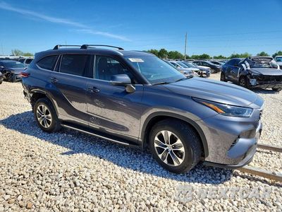Czwarte zdjęcie samochodu z boku: 2023 TOYOTA HIGHLANDER XLE VIN:5TDKDRAHXPS040261 - miniatura