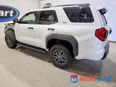 Drugie zdjęcie samochodu z przodu: 2026 TOYOTA 4RUNNER SR5 VIN:JTEVA5BRXT5080101 - miniatura