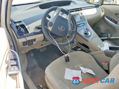 Zdjęcie 8 z 12 samochodu: 2015 TOYOTA PRIUS THREE VIN:JTDKN3DUXF1909407 - miniatura