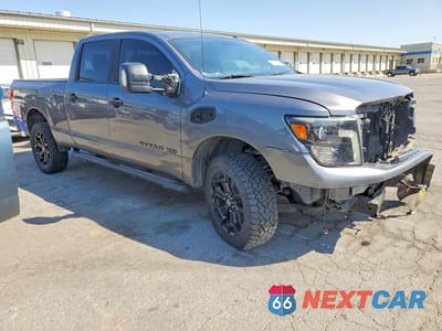 Czwarte zdjęcie samochodu z boku: 2019 NISSAN TITAN XD SL VIN:1N6BA1F49KN517452 - miniatura