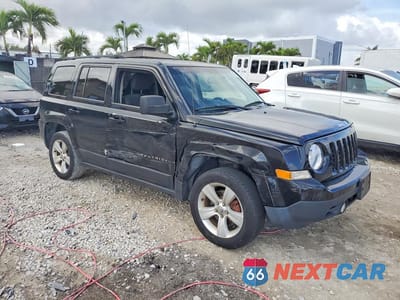 Czwarte zdjęcie samochodu z boku: 2015 JEEP PATRIOT LATITUDE VIN:1C4NJRFB4FD248396 - miniatura