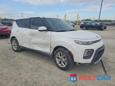Czwarte zdjęcie samochodu z boku: 2020 KIA SOUL S VIN:KNDJ23AU0L7721707 - miniatura