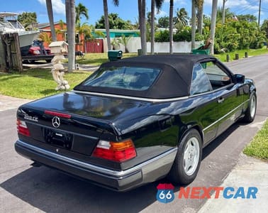 Czwarte zdjęcie samochodu z boku: 1993 MERCEDES-BENZ 300 CECV VIN:WDBEA66E7PB922559 - miniatura