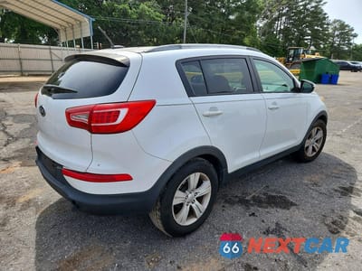 Trzecie zdjęcie samochodu z tyłu: 2011 KIA SPORTAGE LX VIN:KNDPB3A27B7024266 - miniatura