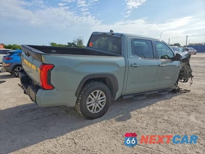 Trzecie zdjęcie samochodu z tyłu: 2025 TOYOTA TUNDRA SR5 VIN:5TFLA5DB6SX291312 - miniatura