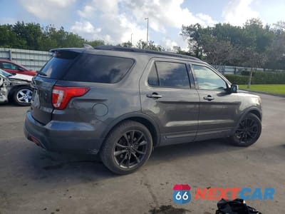 Trzecie zdjęcie samochodu z tyłu: 2017 FORD EXPLORER XLT VIN:1FM5K7D89HGA67249 - miniatura