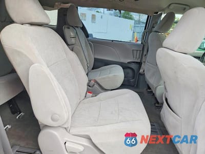 Zdjęcie 11 z 14 samochodu: 2018 TOYOTA SIENNA LE 8-PASSENGER VIN:5TDKZ3DC4JS913380 - miniatura