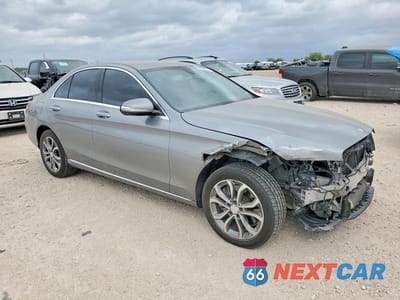Czwarte zdjęcie samochodu z boku: 2015 MERCEDES-BENZ C 300 4MATIC VIN:55SWF4KBXFU024913 - miniatura