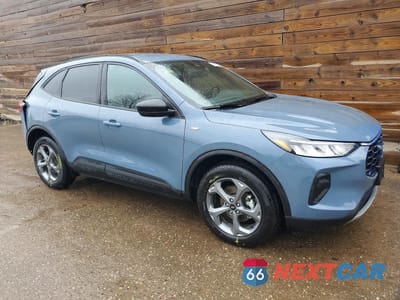 Czwarte zdjęcie samochodu z boku: 2025 FORD ESCAPE ST LINE VIN:1FMCU9MN8SUB34077 - miniatura