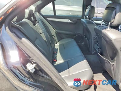 Zdjęcie 10 z 12 samochodu: 2013 MERCEDES-BENZ C 250 VIN:WDDGF4HB7DA871610 - miniatura