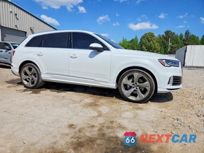 Czwarte zdjęcie samochodu z boku: 2020 AUDI Q7 PRESTIGE VIN:WA1VXBF70LD005286 - miniatura