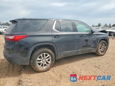 Trzecie zdjęcie samochodu z tyłu: 2020 CHEVROLET TRAVERSE LS VIN:1GNEVFKW0LJ264420 - miniatura