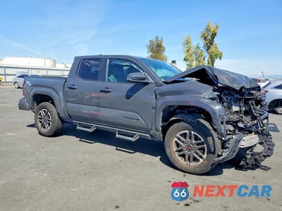 Czwarte zdjęcie samochodu z boku: 2024 TOYOTA TACOMA TRD SPORT VIN:3TMLB5JNXRM037405 - miniatura
