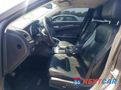 Zdjęcie 7 z 12 samochodu: 2016 CHRYSLER 300C VIN:2C3CCAKG7GH261771 - miniatura