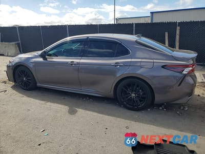 Drugie zdjęcie samochodu z przodu: 2021 TOYOTA CAMRY HYBRID XSE VIN:4T1K31AK3MU565584 - miniatura