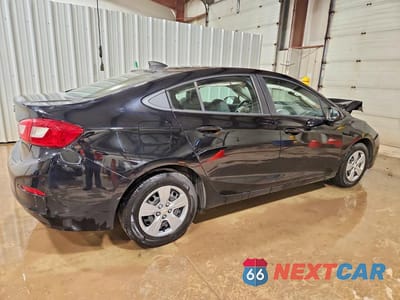 Trzecie zdjęcie samochodu z tyłu: 2018 CHEVROLET CRUZE LS VIN:1G1BC5SM9J7207968 - miniatura