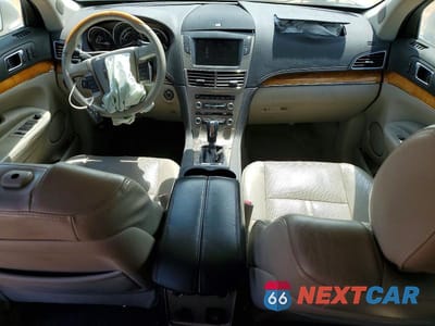 Zdjęcie 8 z 13 samochodu: 2011 LINCOLN MKT VIN:2LMHJ5FR2BBJ51152 - miniatura
