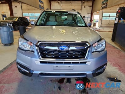 Piąte zdjęcie samochodu w środku: 2017 SUBARU FORESTER 2.5I PREMIUM VIN:JF2SJAGC1HH582748 - miniatura