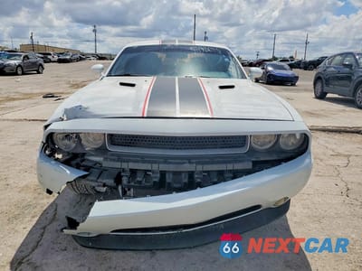 Piąte zdjęcie samochodu w środku: 2014 DODGE CHALLENGER R VIN:2C3CDYBT1EH108898 - miniatura