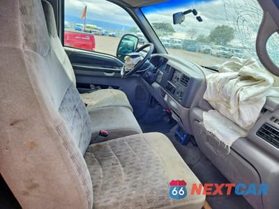 Piąte zdjęcie samochodu w środku: 2000 FORD F350 SUPER DUTY VIN:1FTWX32F0YEB05869 - miniatura