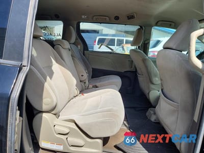 Zdjęcie 11 z 13 samochodu: 2017 TOYOTA SIENNA LE VIN:5TDKZ3DCXHS816680 - miniatura