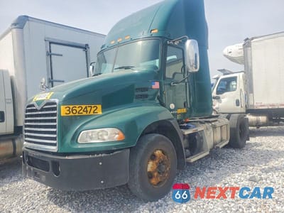 Drugie zdjęcie samochodu z przodu: 2017 MACK CXU612 SEMI TRUCK VIN:1M1AW01X3HM009780 - miniatura
