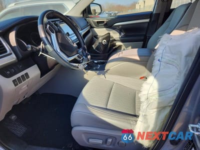 Zdjęcie 7 z 12 samochodu: 2018 TOYOTA HIGHLANDER LE PLUS VIN:5TDBZRFH7JS870472 - miniatura