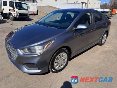Drugie zdjęcie samochodu z przodu: 2018 HYUNDAI ACCENT SE VIN:3KPC24A31JE014487 - miniatura