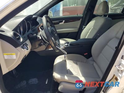 Zdjęcie 7 z 11 samochodu: 2013 MERCEDES-BENZ C 250 VIN:WDDGF4HB8DA777090 - miniatura