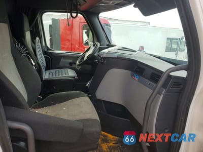 Zdjęcie 6 z 10 samochodu: 2018 FREIGHTLINER CASCADIA 126 SEMI TRUCK VIN:3AKJHHDR7JSJT5476 - miniatura