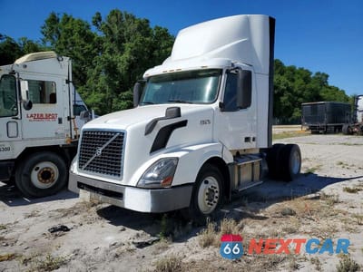 Drugie zdjęcie samochodu z przodu: 2017 VOLVO VNL SEMI TRUCK VIN:4V4N39TG3HN987979 - miniatura