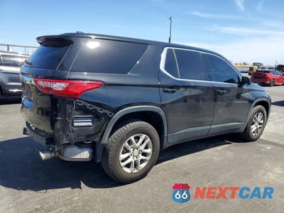 Trzecie zdjęcie samochodu z tyłu: 2020 CHEVROLET TRAVERSE LS VIN:1GNERFKWXLJ228352 - miniatura