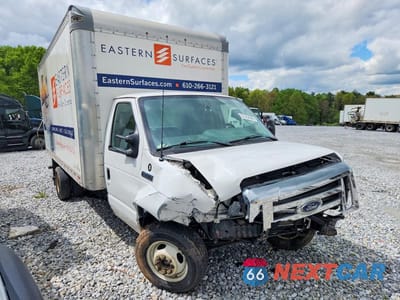 Czwarte zdjęcie samochodu z boku: 2023 FORD ECONOLINE VIN:1FDXE4FN0PDD19164 - miniatura