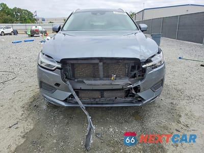 Piąte zdjęcie samochodu w środku: 2021 VOLVO XC60 T5 MOMENTUM VIN:YV4102RKXM1682063 - miniatura