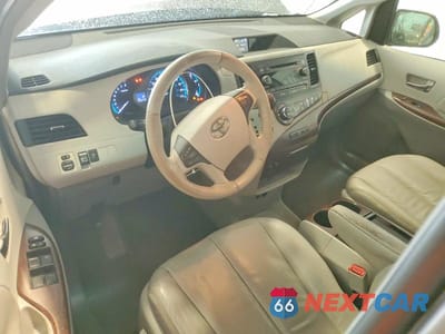 Zdjęcie 8 z 13 samochodu: 2011 TOYOTA SIENNA XLE 8-PASSENGER VIN:5TDYK3DC3BS040656 - miniatura