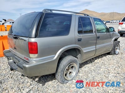 Trzecie zdjęcie samochodu z tyłu: 2000 GMC JIMMY / ENVOY VIN:1GKDT13W2Y2334260 - miniatura