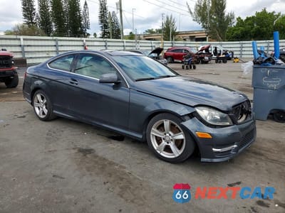 Czwarte zdjęcie samochodu z boku: 2015 MERCEDES-BENZ C 250 VIN:WDDGJ4HB3FG357283 - miniatura