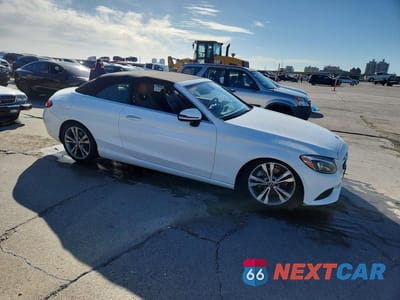 Czwarte zdjęcie samochodu z boku: 2017 MERCEDES-BENZ C 300 VIN:WDDWK4JB6HF510153 - miniatura