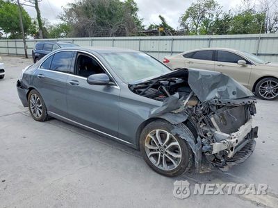 Czwarte zdjęcie samochodu z boku: 2017 MERCEDES-BENZ C 300 VIN:55SWF4JB8HU230476 - miniatura