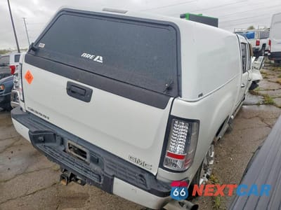 Trzecie zdjęcie samochodu z tyłu: 2014 GMC SIERRA K2500 DENALI VIN:1GT125E8XEF165598 - miniatura