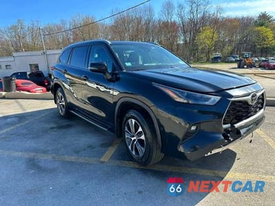 Czwarte zdjęcie samochodu z boku: 2022 TOYOTA HIGHLANDER XLE VIN:5TDGZRBH3NS229269 - miniatura