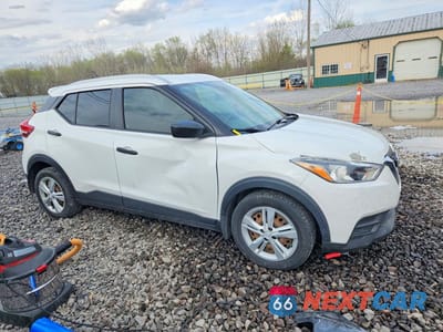 Czwarte zdjęcie samochodu z boku: 2019 NISSAN KICKS S VIN:3N1CP5CU2KL471158 - miniatura