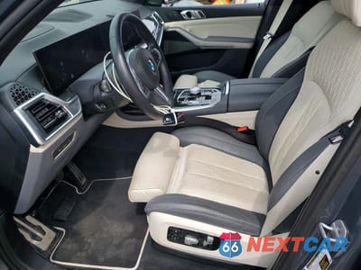 Zdjęcie 7 z 13 samochodu: 2025 BMW X7 M60I VIN:5UX33EM02S9X33188 - miniatura