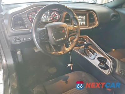 Zdjęcie 8 z 12 samochodu: 2021 DODGE CHALLENGER SXT VIN:2C3CDZAGXMH668234 - miniatura