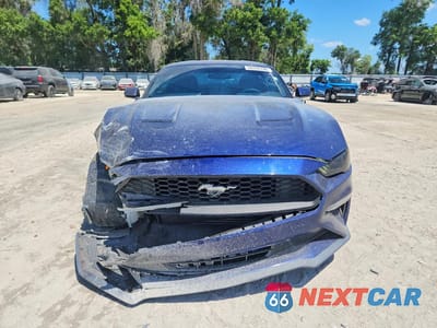Piąte zdjęcie samochodu w środku: 2019 FORD MUSTANG VIN:1FA6P8TH4K5167253 - miniatura
