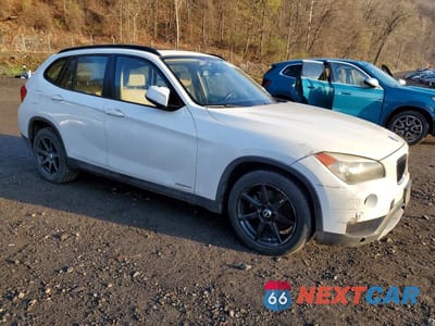Czwarte zdjęcie samochodu z boku: 2014 BMW X1 XDRIVE28I VIN:WBAVL1C58EVY15077 - miniatura